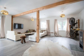 Chalet Happy Family, secluded location, 1000 sqm garden, mountainview, BBQ&bikes&sunbeds for free, up to 14p